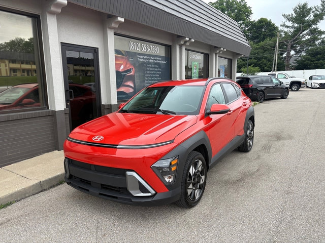 Used 2025 Hyundai Kona SEL FWD image 2