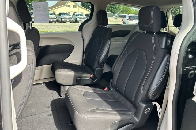 Used 2023 Chrysler Voyager LX FWD image 10
