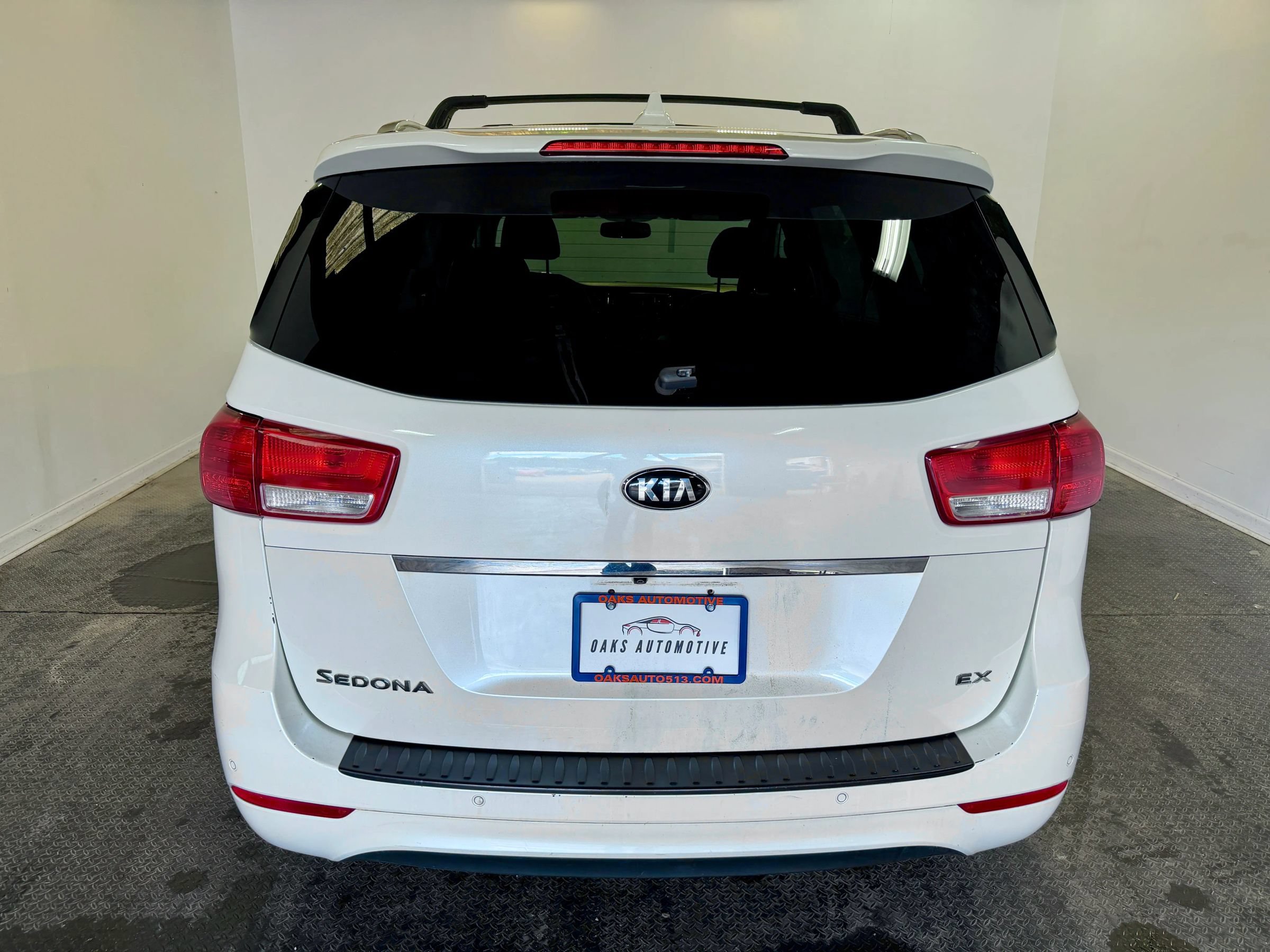 Used 2016 Kia Sedona EX FWD image 6