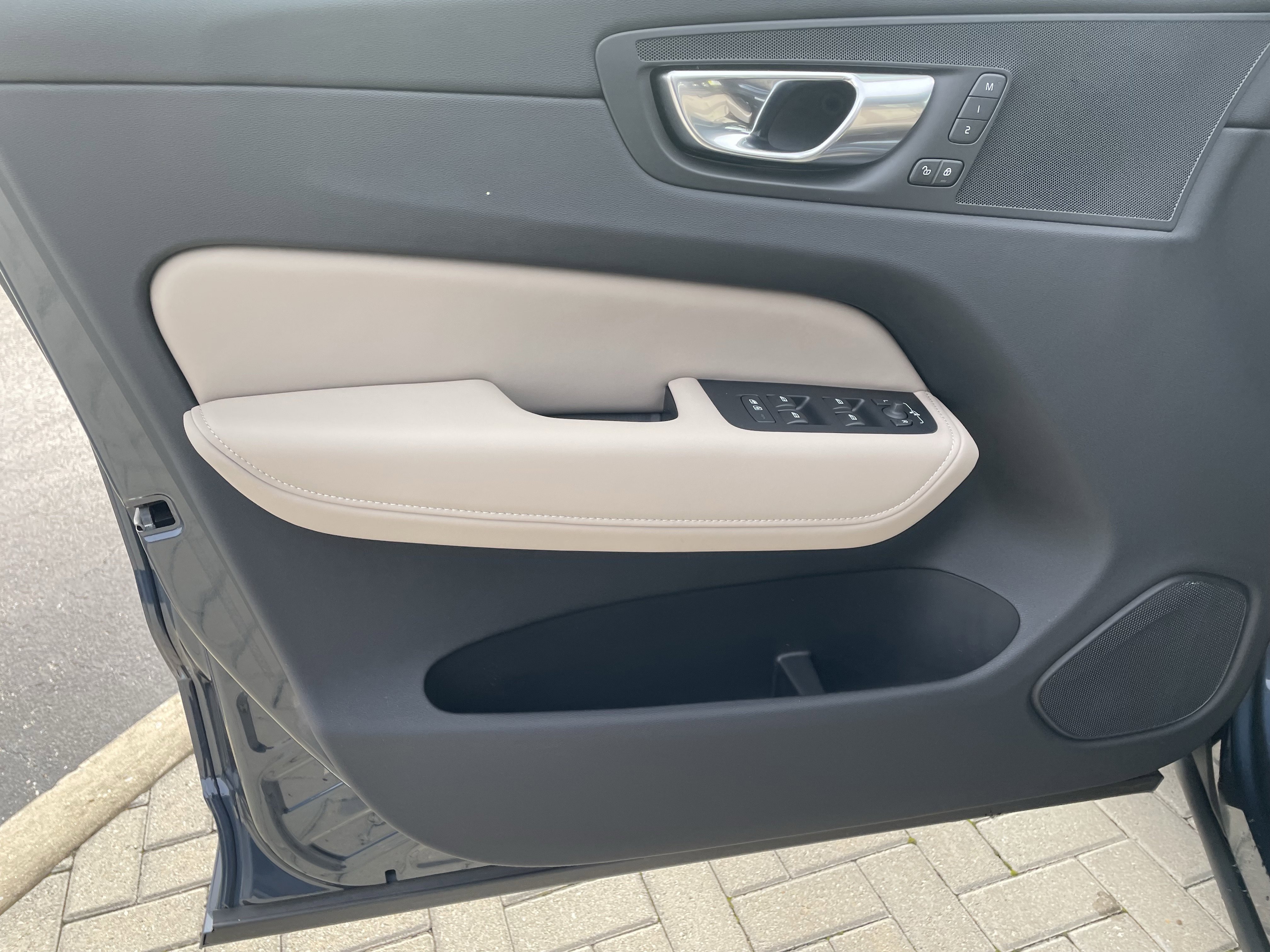 New 2026 Volvo XC60 T8 Core image 14