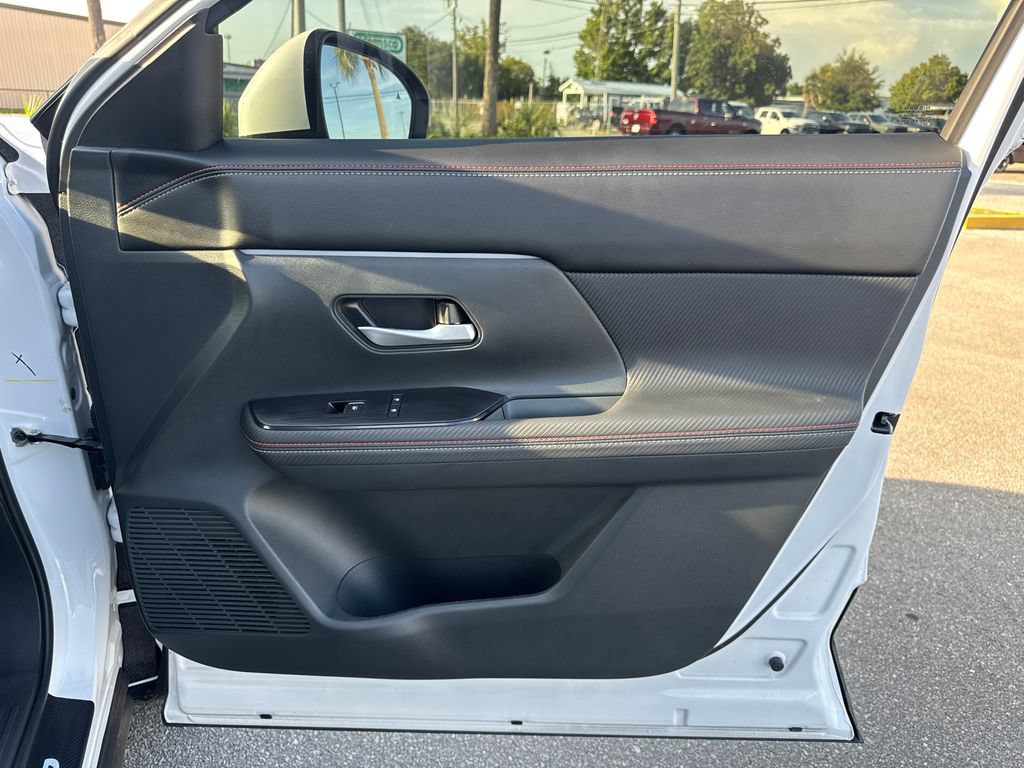 Used 2025 Nissan Kicks SR w/ SR Premium Package FWD image 19