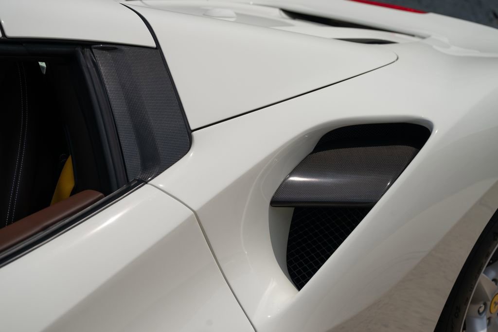 Used 2018 Ferrari 488 Spider RWD image 18