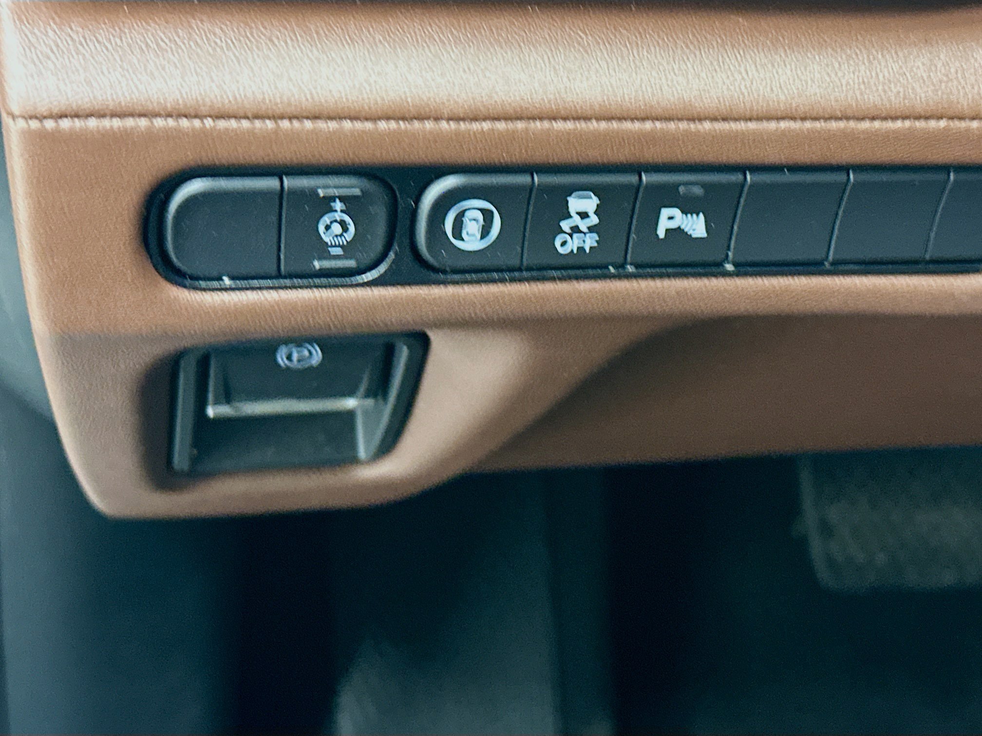 Used 2023 Acura MDX SH-AWD w/ Technology Package image 17