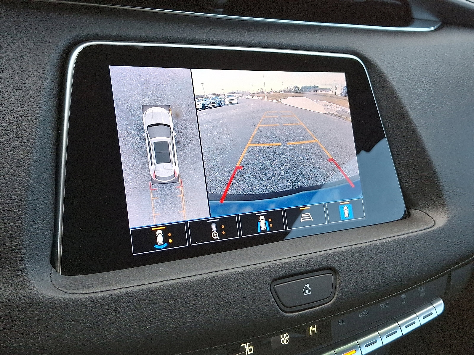 Used 2022 Cadillac XT4 Premium Luxury w/ Enhanced Visibility Package image 17