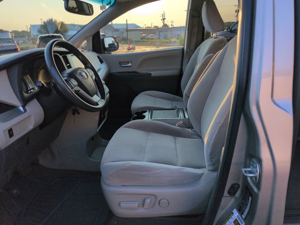 Used 2015 Toyota Sienna LE FWD image 10