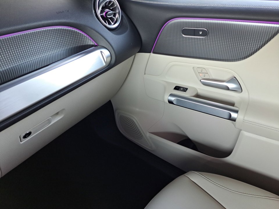 Used 2022 Mercedes-Benz GLB 250 4MATIC image 35