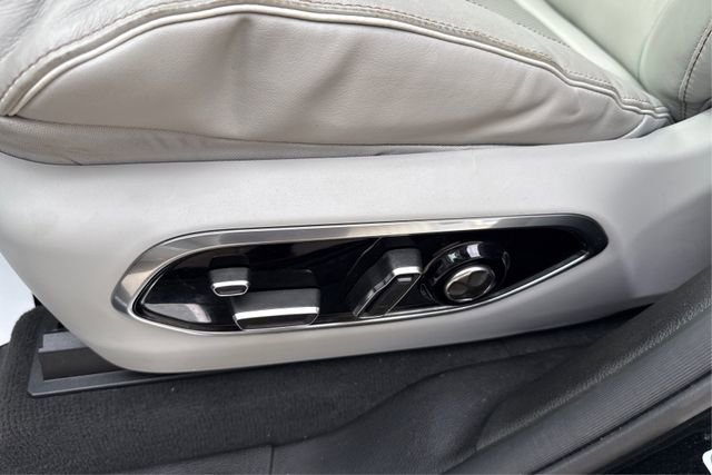 Used 2022 Jeep Grand Cherokee Overland w/ Adv Protech Group III image 18