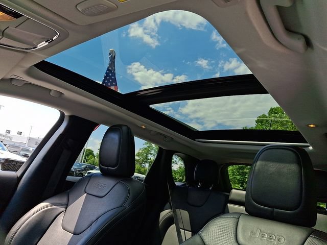 Used 2019 Jeep Cherokee Limited AWD/4WD image 14