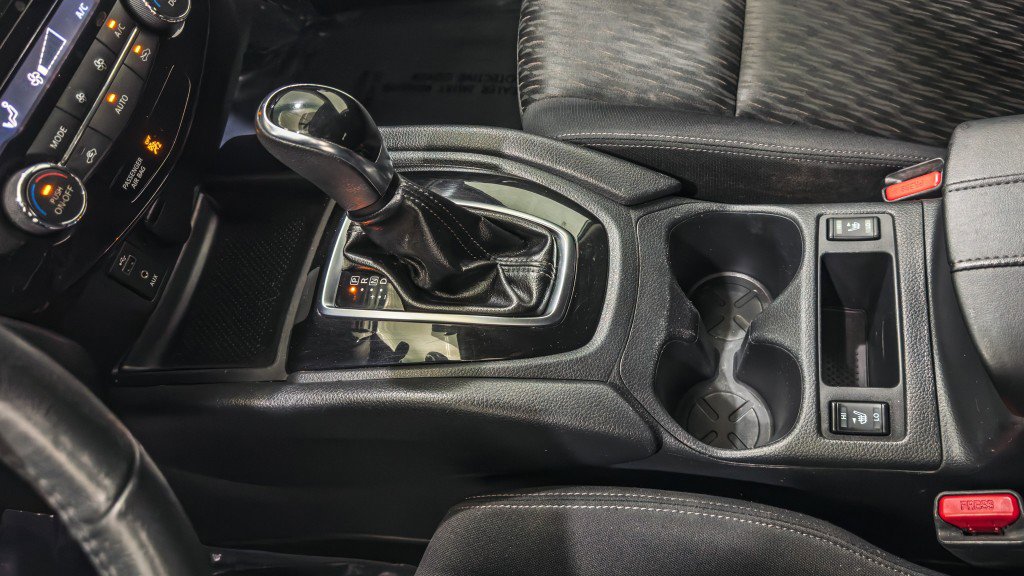 Used 2017 Nissan Rogue SV image 32