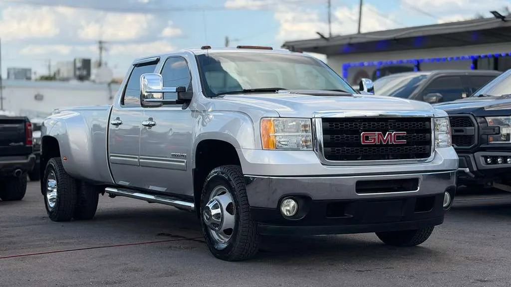 Used 2011 GMC Sierra 3500 SLT w/ SLT Convenience Package AWD/4WD image 3