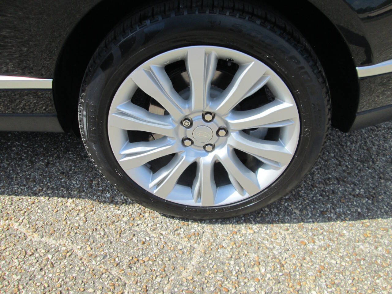 Used 2017 Land Rover Range Rover Supercharged image 10