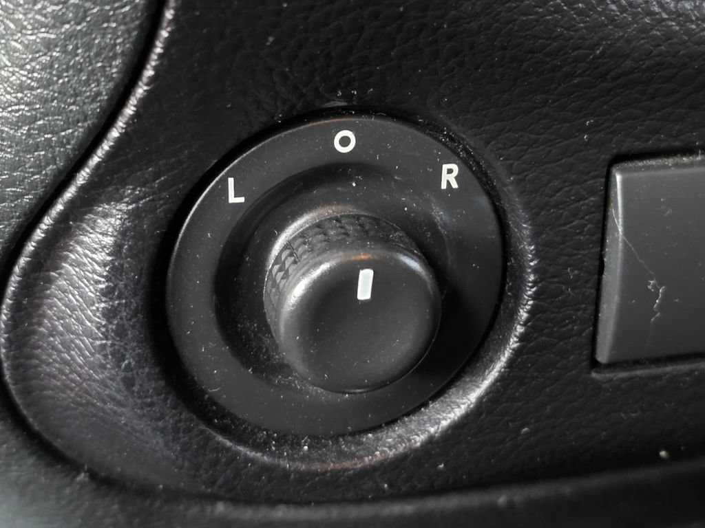 Used 2018 Jeep Wrangler Unlimited Sahara AWD/4WD image 29