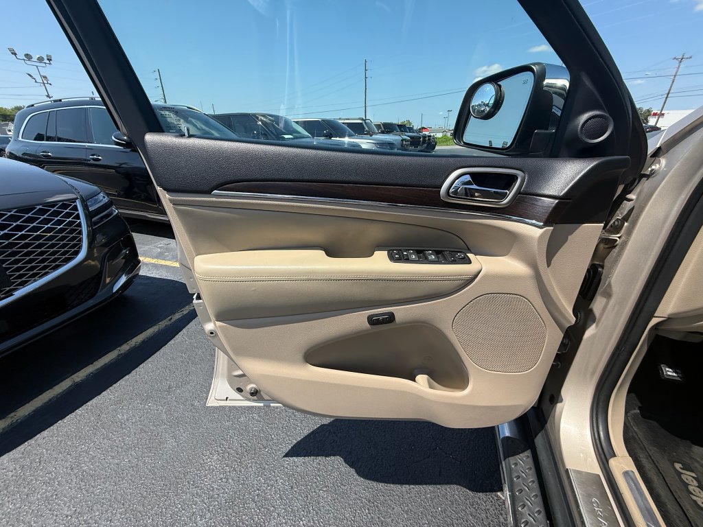 Used 2014 Jeep Grand Cherokee Limited w/ Mopar Chrome Edition Group AWD/4WD image 11