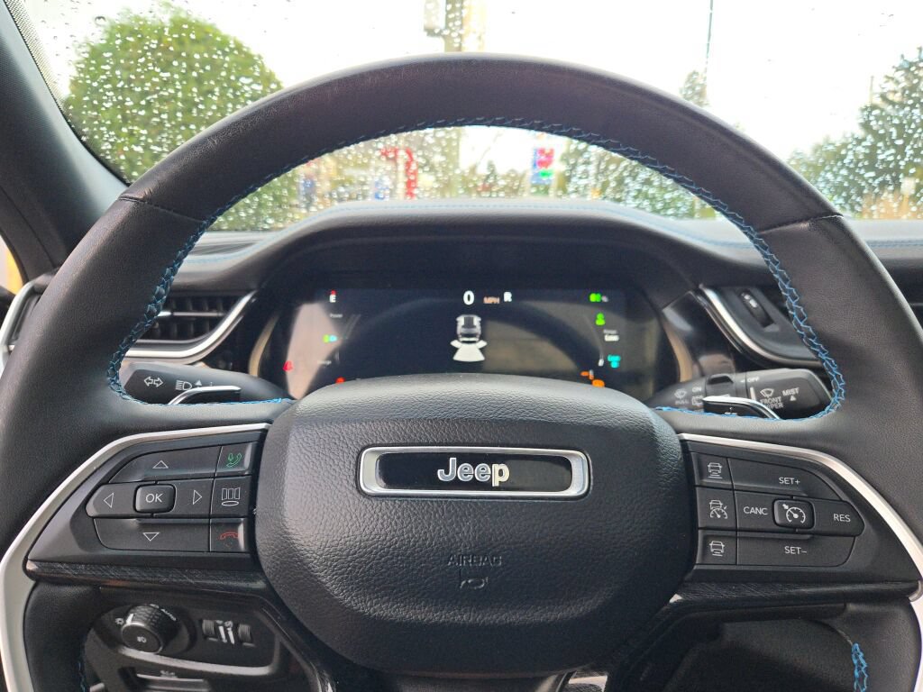 Used 2023 Jeep Grand Cherokee Trailhawk w/ Luxury Tech Group III AWD/4WD image 39