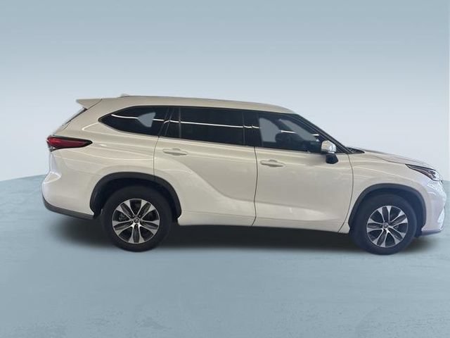 Used 2020 Toyota Highlander XLE FWD image 9