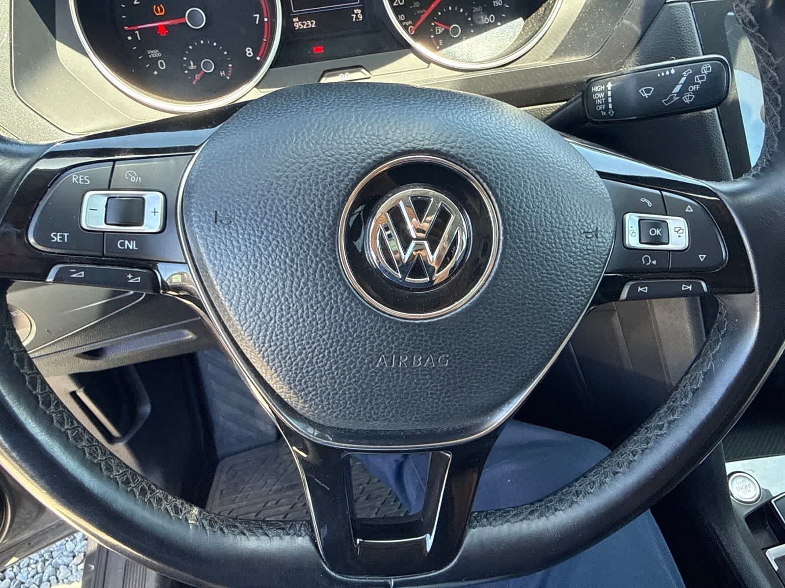 Used 2018 Volkswagen Tiguan SE FWD image 24
