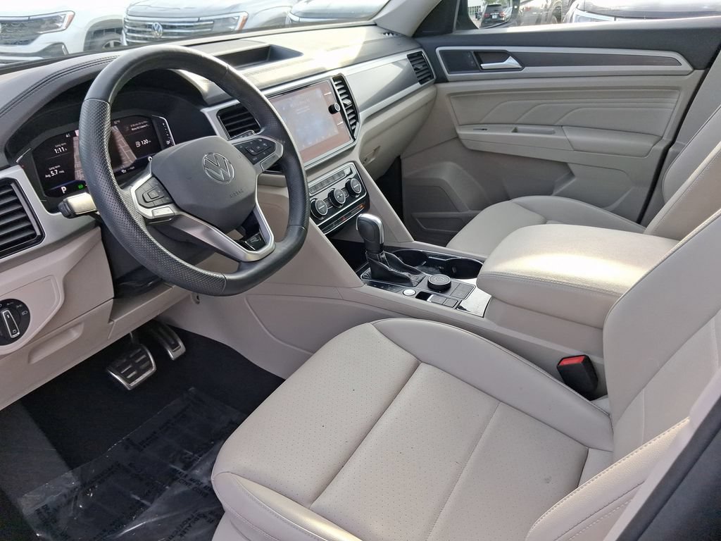 Certified 2022 Volkswagen Atlas SEL R-Line AWD/4WD image 13