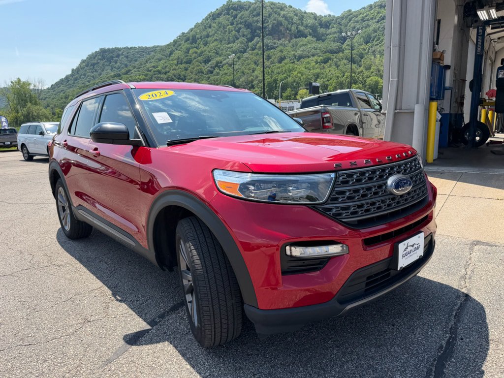 Used 2024 Ford Explorer XLT w/ Equipment Group 202A AWD/4WD image 3