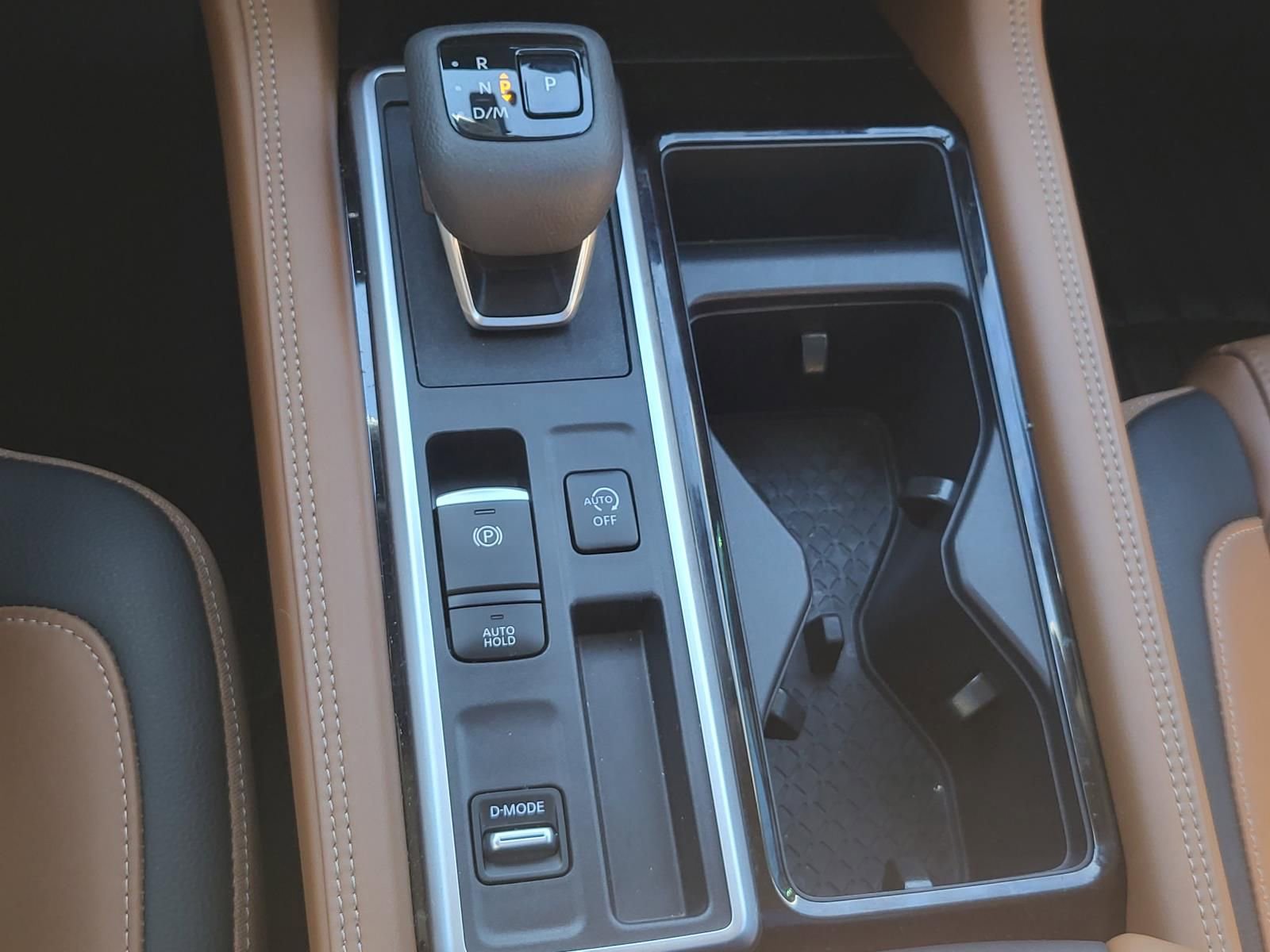 Used 2024 Nissan Pathfinder Platinum w/ Cargo Package image 33