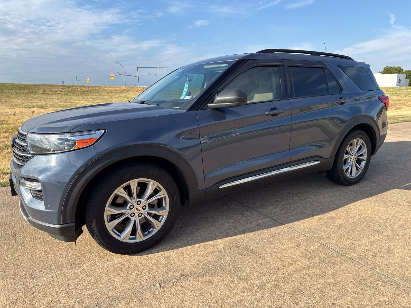 Used 2021 Ford Explorer XLT w/ Equipment Group 202A RWD image 22