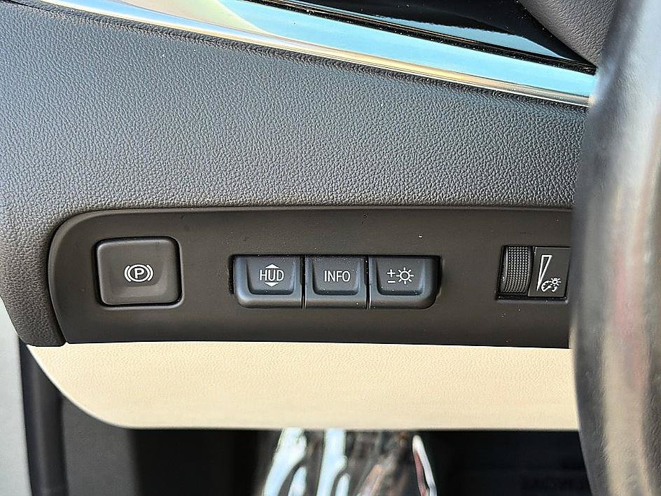 Used 2024 Buick Enclave Avenir w/ Avenir Technology Package FWD image 21