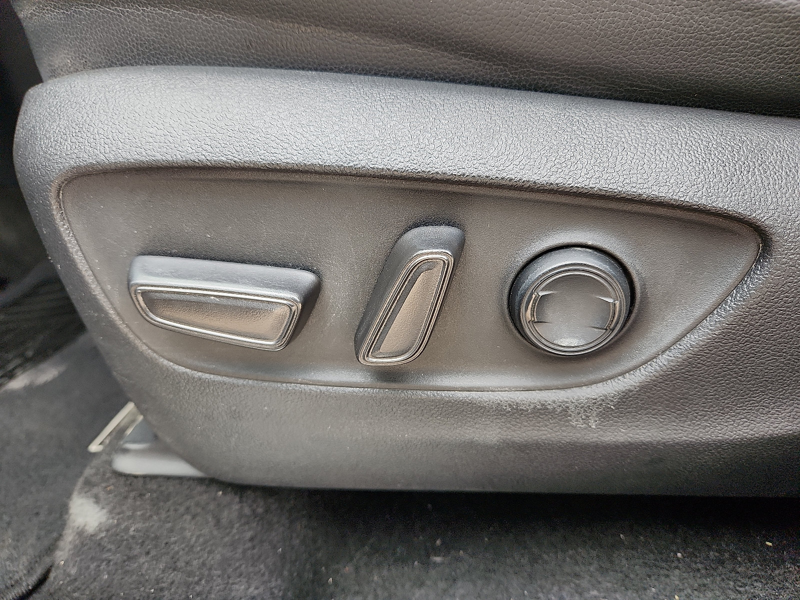 Used 2023 Toyota Highlander XSE FWD image 14