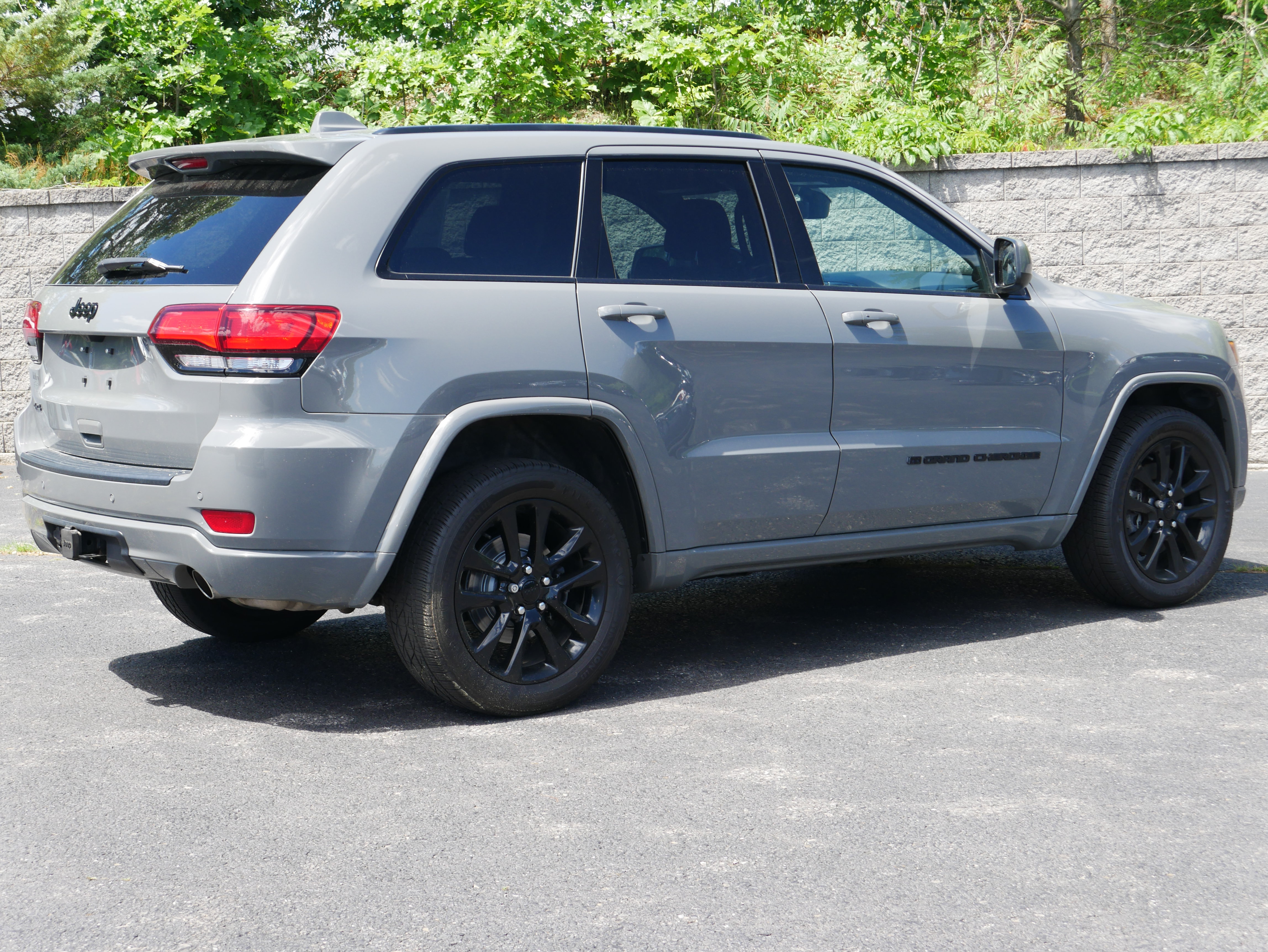 Used 2022 Jeep Grand Cherokee Laredo X AWD/4WD image 7
