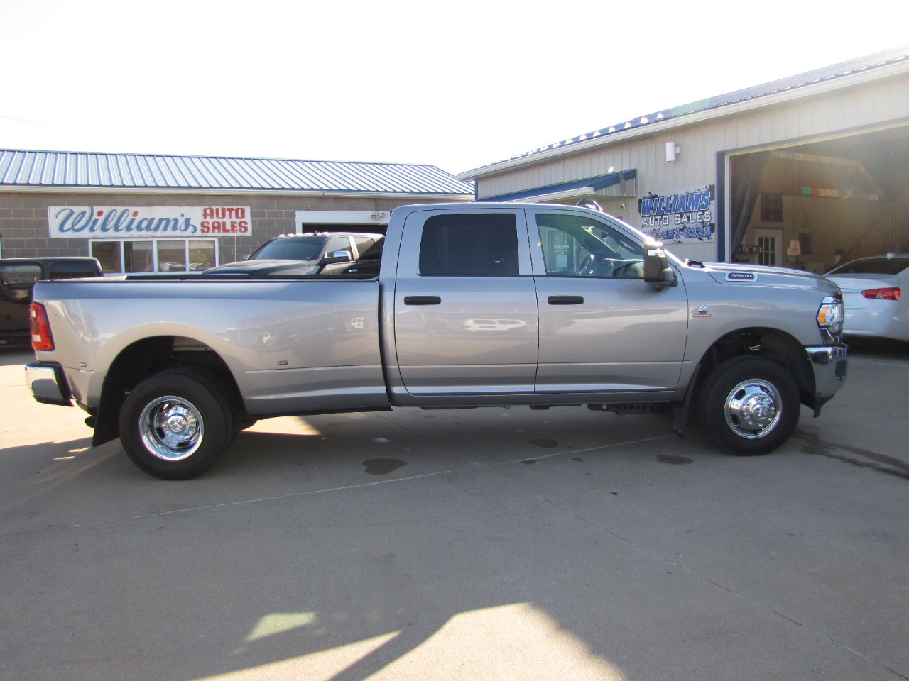 Used 2023 RAM 3500 Tradesman w/ Safety Group image 4