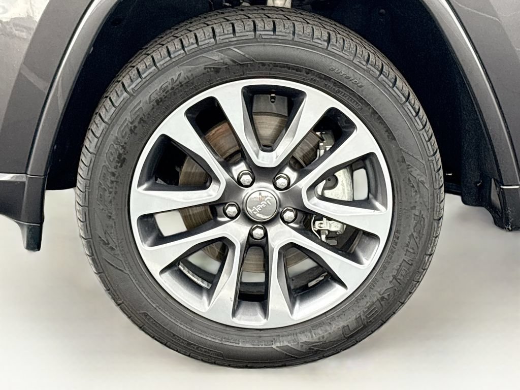 Used 2018 Jeep Grand Cherokee Overland AWD/4WD image 30