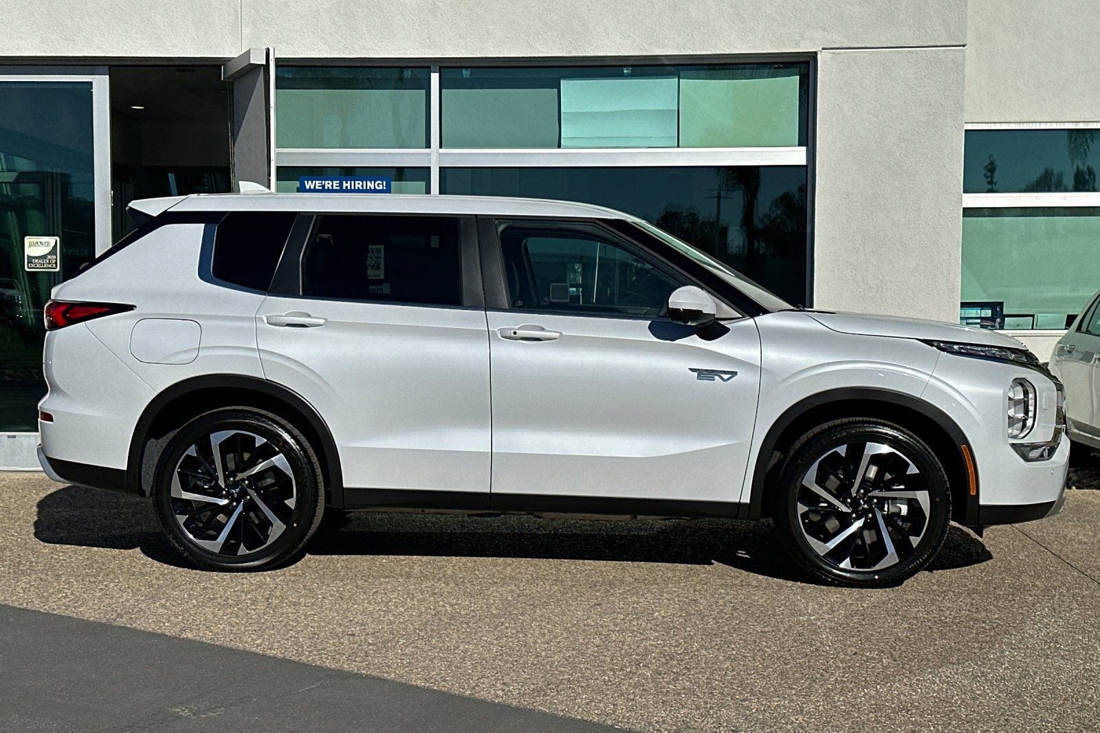 New 2025 Mitsubishi Outlander SE image 3