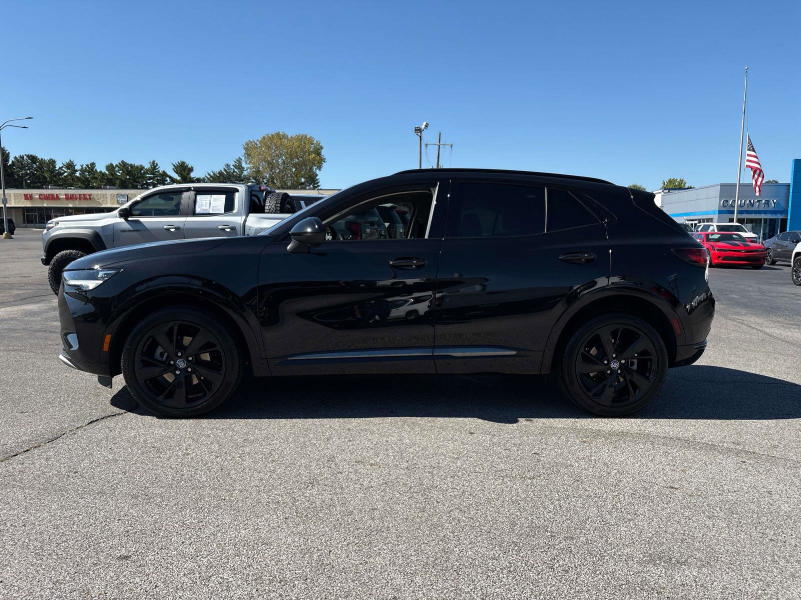 Used 2022 Buick Envision Essence w/ Technology Package II image 2