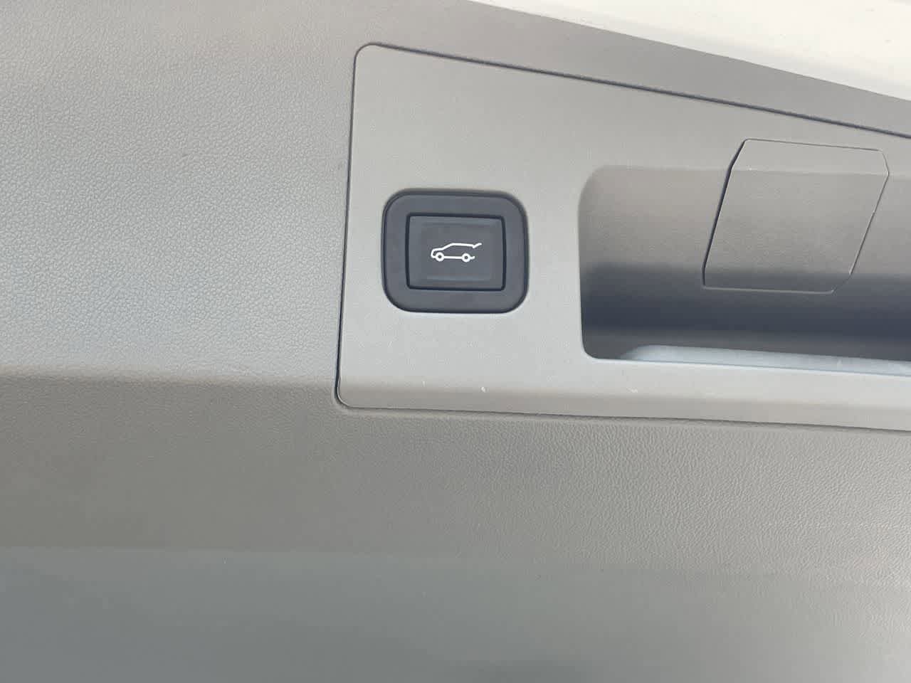 Used 2024 Cadillac XT5 Premium Luxury w/ LPO, Floor Liner Package FWD image 18