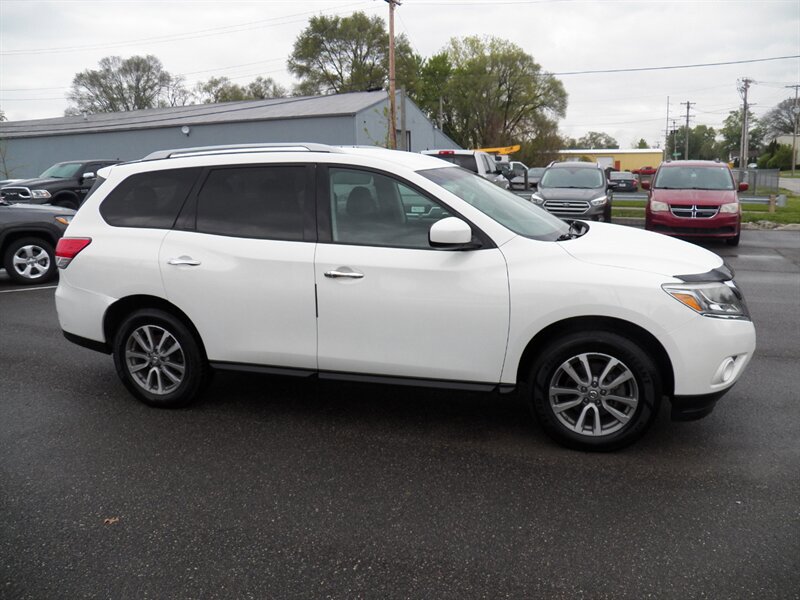 Used 2013 Nissan Pathfinder SV AWD/4WD image 3
