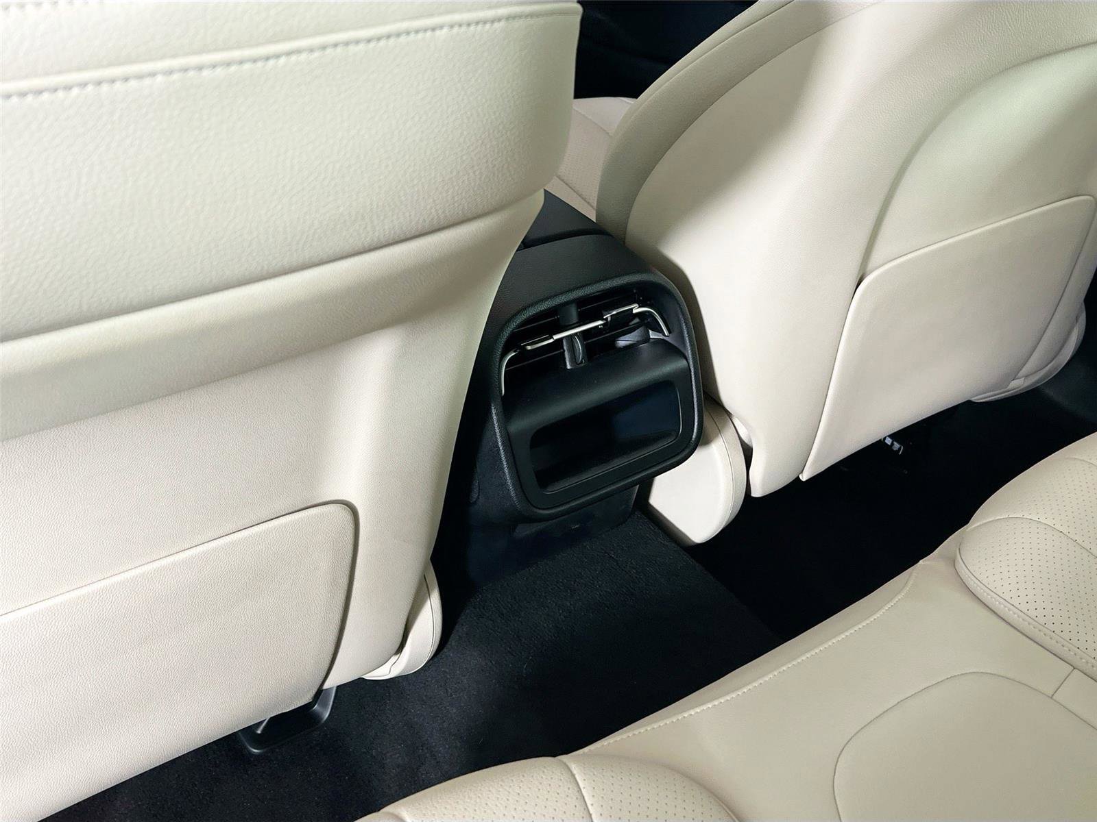 Used 2025 Mercedes-Benz E 350 4MATIC Sedan image 25