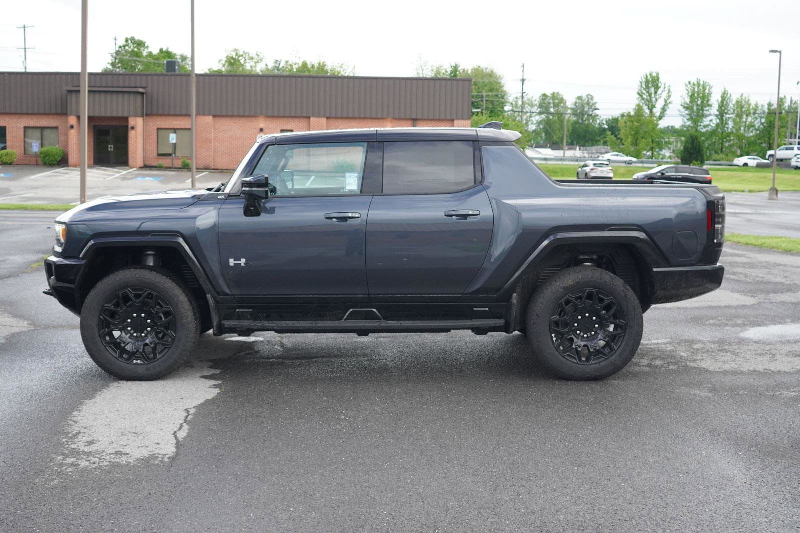 New 2025 GMC Hummer EV 2X w/ LPO, Sport Package image 7