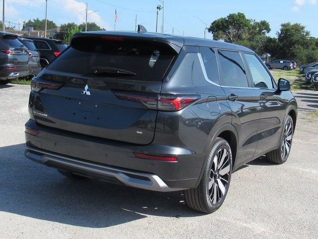 New 2025 Mitsubishi Outlander SE image 3