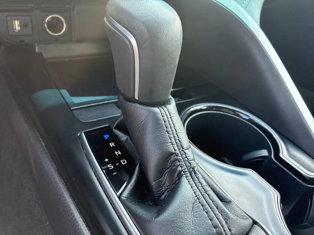 Used 2018 Toyota Camry SE w/ Moonroof Package FWD image 25