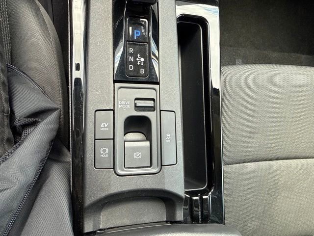 Used 2025 Toyota Prius LE FWD image 19
