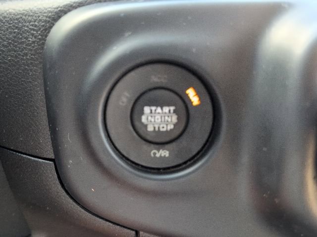 Used 2019 Jeep Wrangler Unlimited Sahara image 16