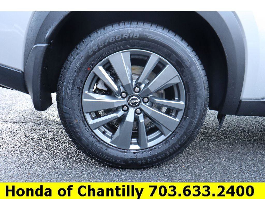 Used 2022 Nissan Pathfinder SV image 34