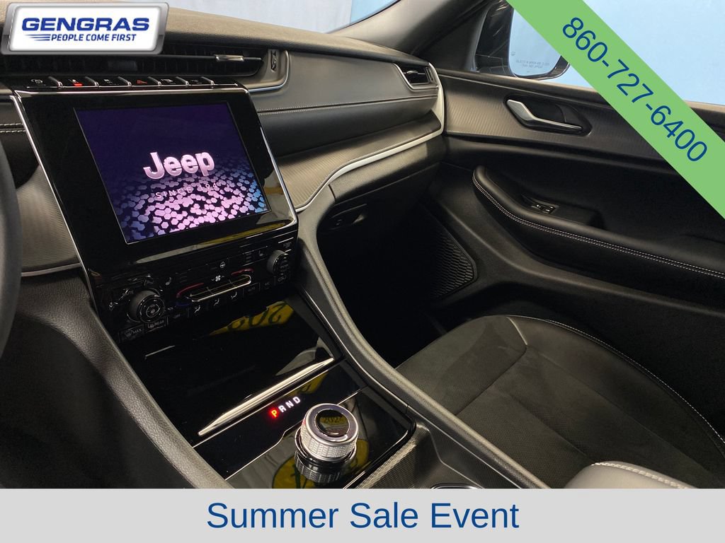Used 2024 Jeep Grand Cherokee Altitude AWD/4WD image 16