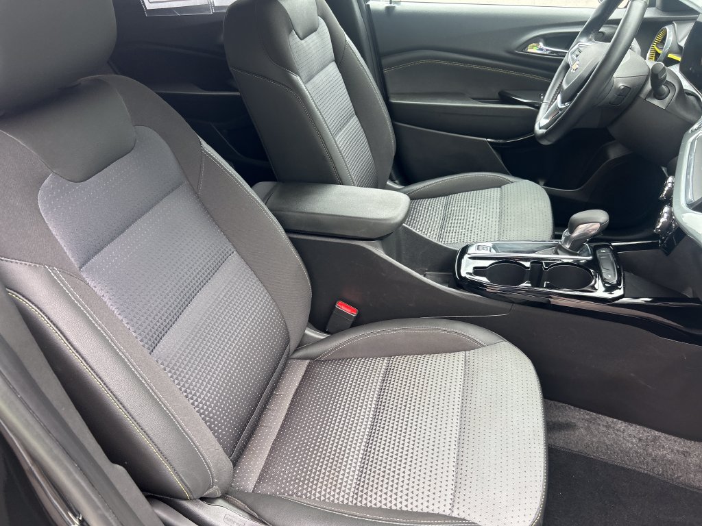 Used 2024 Chevrolet Trax LT w/ LT Convenience Package FWD image 14