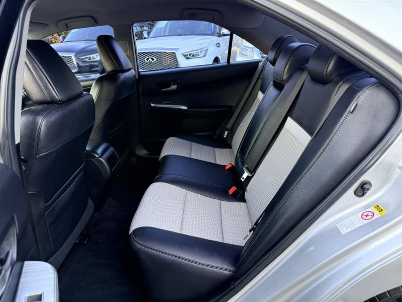 Used 2013 Toyota Camry SE w/ Preferred Accessory Pkg FWD image 21