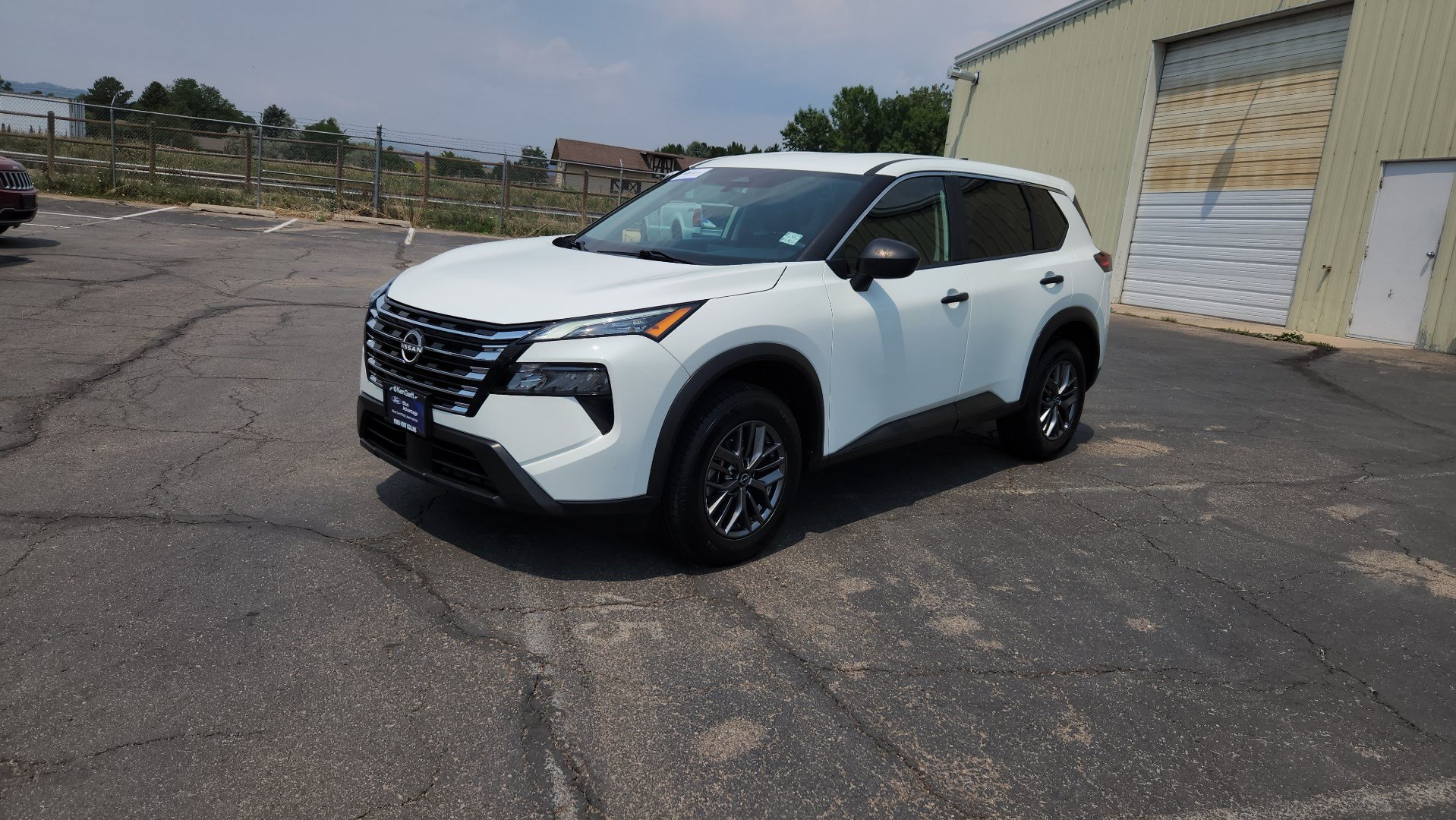 Used 2024 Nissan Rogue S AWD/4WD image 3