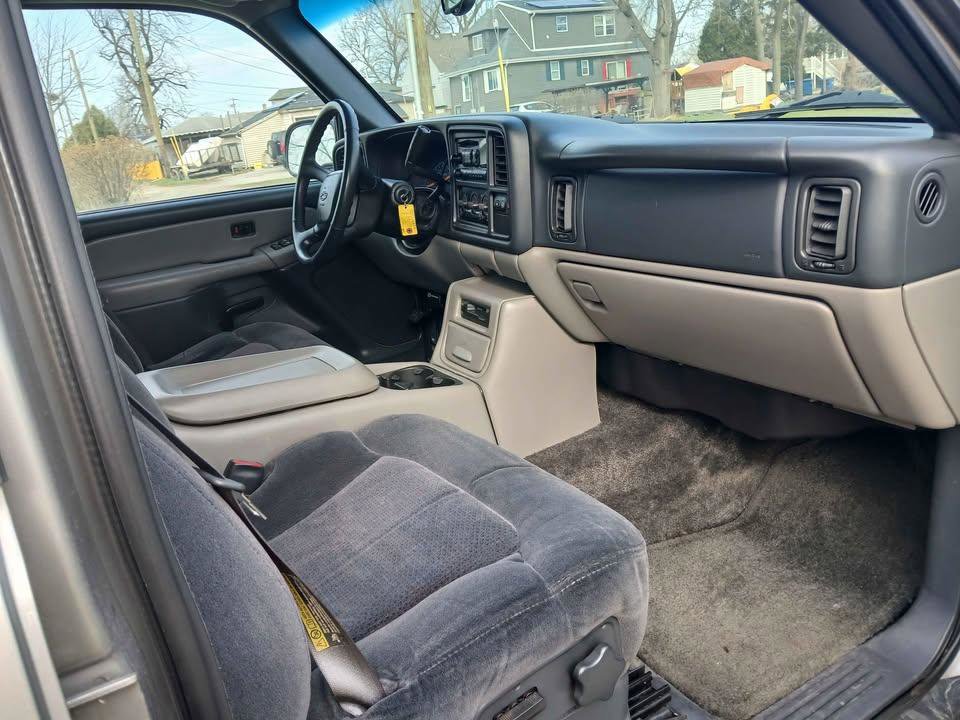 Used 2001 Chevrolet Tahoe LS w/ LS Preferred Equipment Group image 16