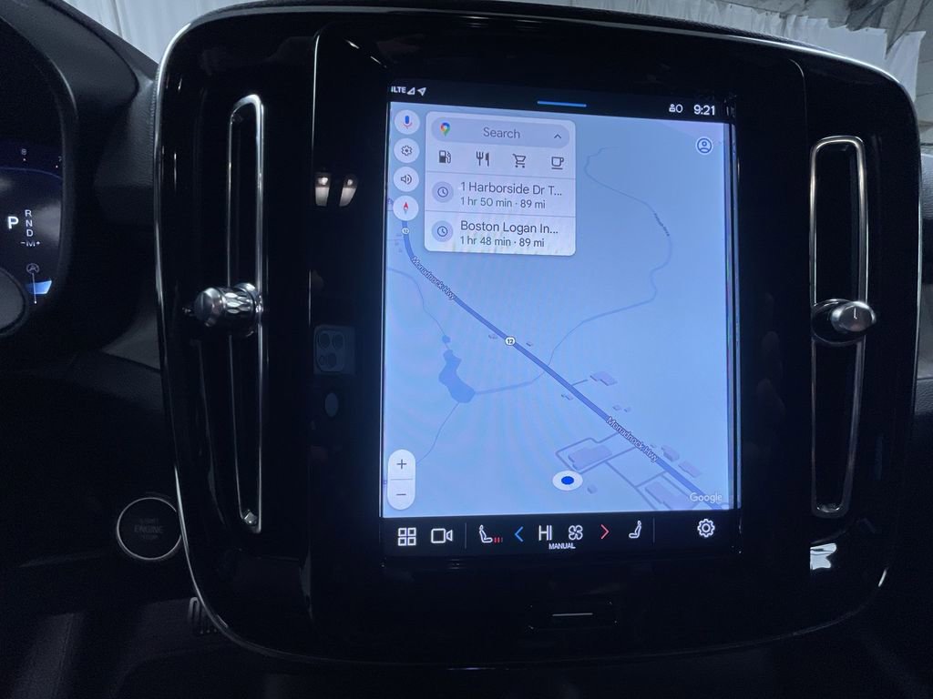 Used 2025 Volvo XC40 B5 Plus image 16