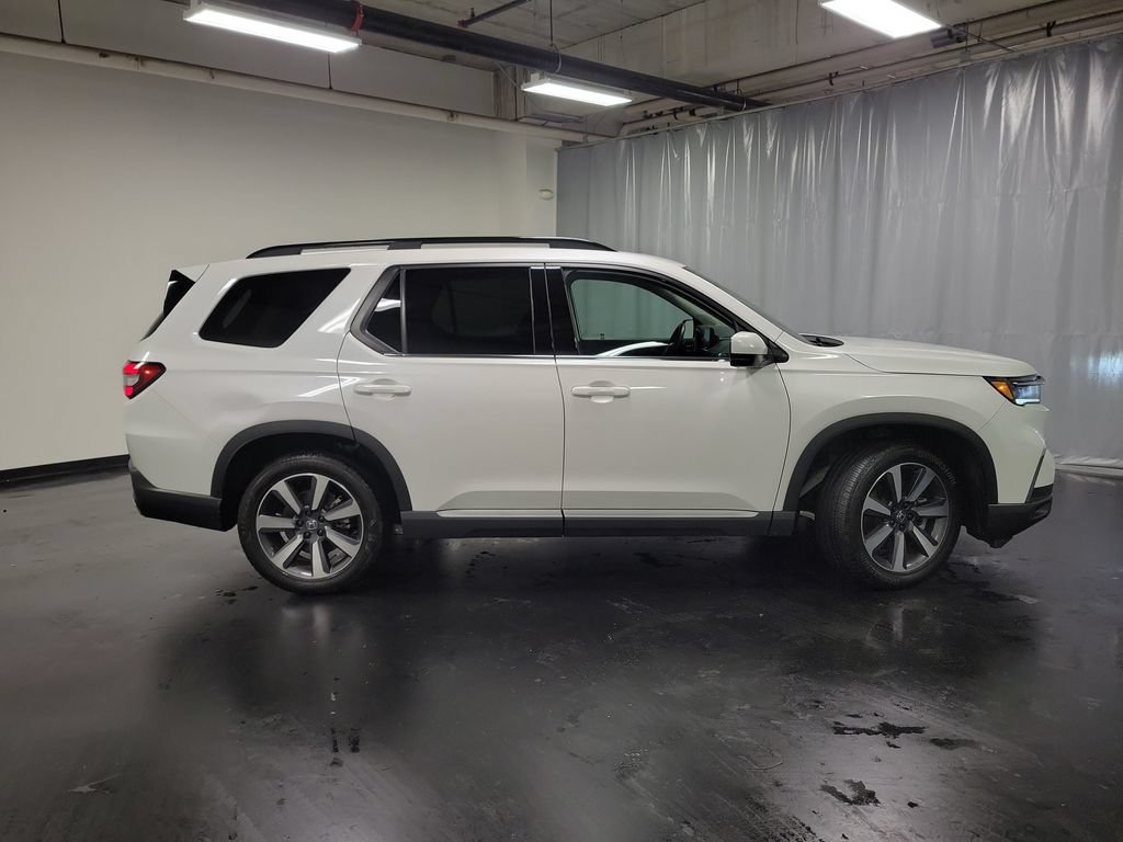 Used 2025 Honda Pilot Touring image 9