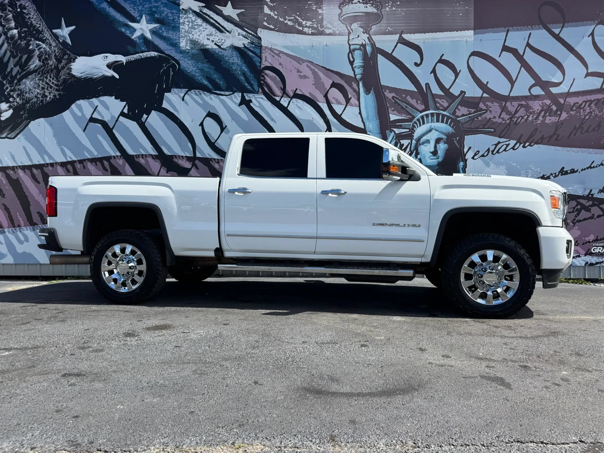 Used 2019 GMC Sierra 2500 Denali w/ Duramax Plus Package AWD/4WD image 1