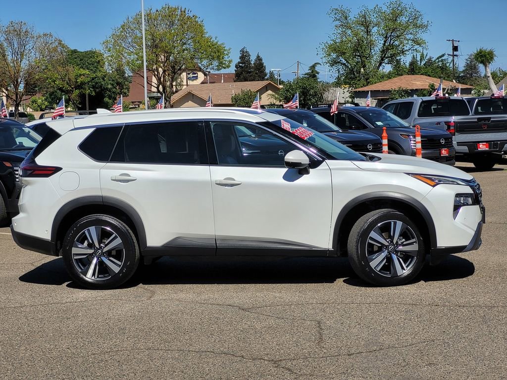 Used 2024 Nissan Rogue SL w/ SL Premium Package image 4