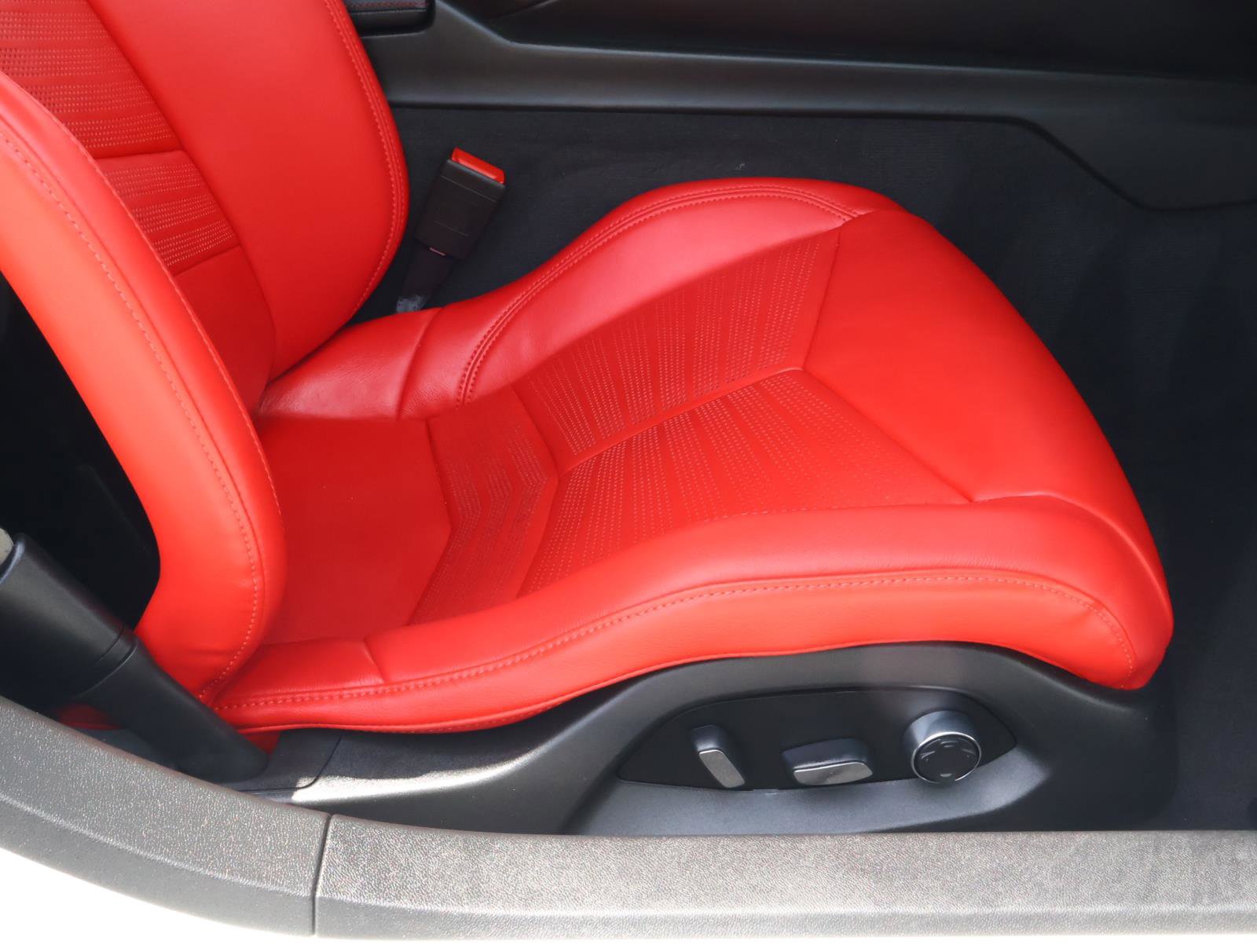 Used 2020 Chevrolet Corvette Stingray Premium Cpe w/ 3LT Preferred Equipment Group image 18